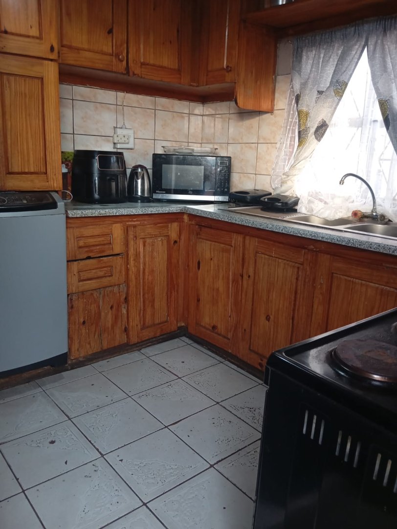 6 Bedroom Property for Sale in Upper Mchubakazi Eastern Cape